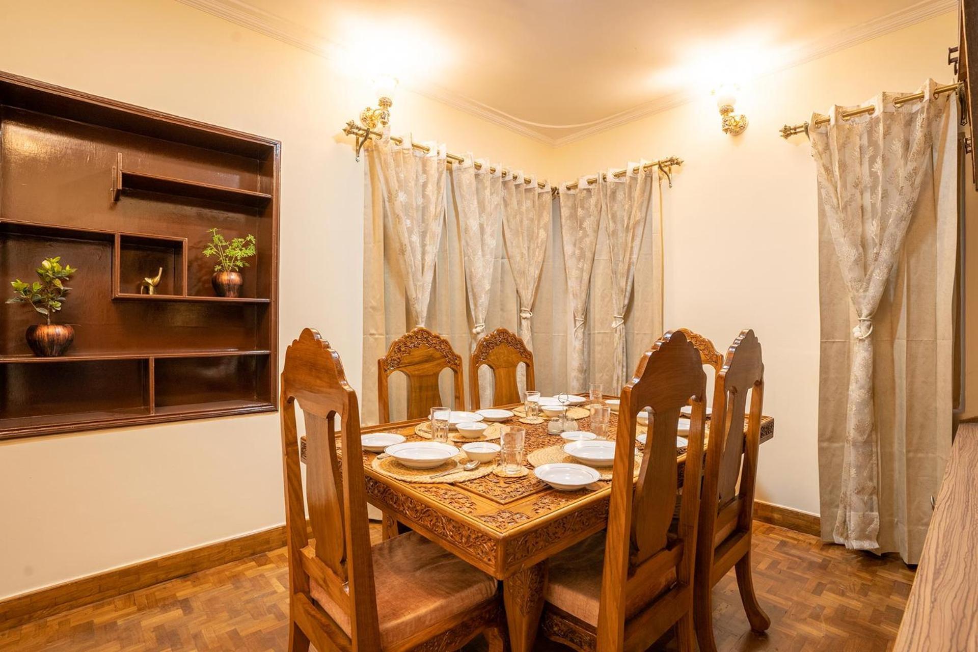 Stayvista At Pinewood Villa - Pet Friendly Villa With Lawn & Pool Table Срінагар Екстер'єр фото