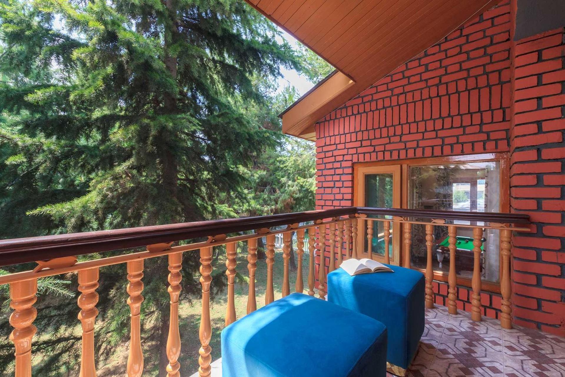 Stayvista At Pinewood Villa - Pet Friendly Villa With Lawn & Pool Table Срінагар Екстер'єр фото