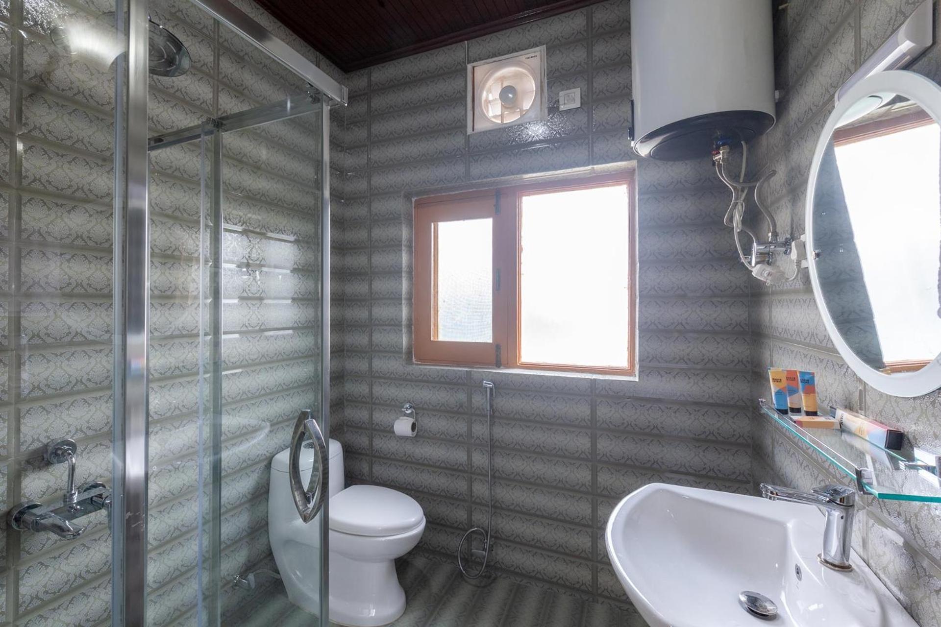 Stayvista At Pinewood Villa - Pet Friendly Villa With Lawn & Pool Table Срінагар Екстер'єр фото