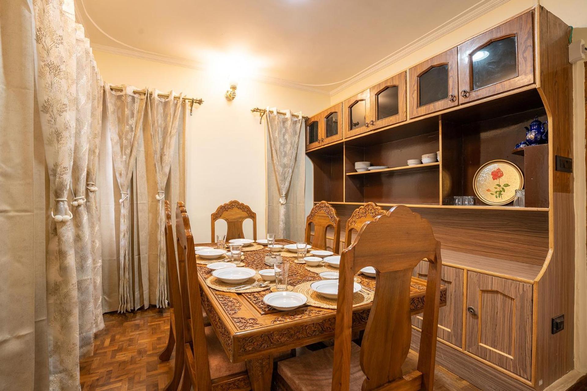 Stayvista At Pinewood Villa - Pet Friendly Villa With Lawn & Pool Table Срінагар Екстер'єр фото